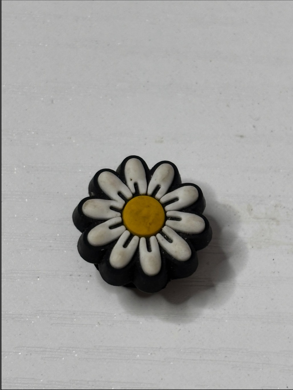 CROCS Daisy Jibbitz Charm with White Petals and Yellow Center